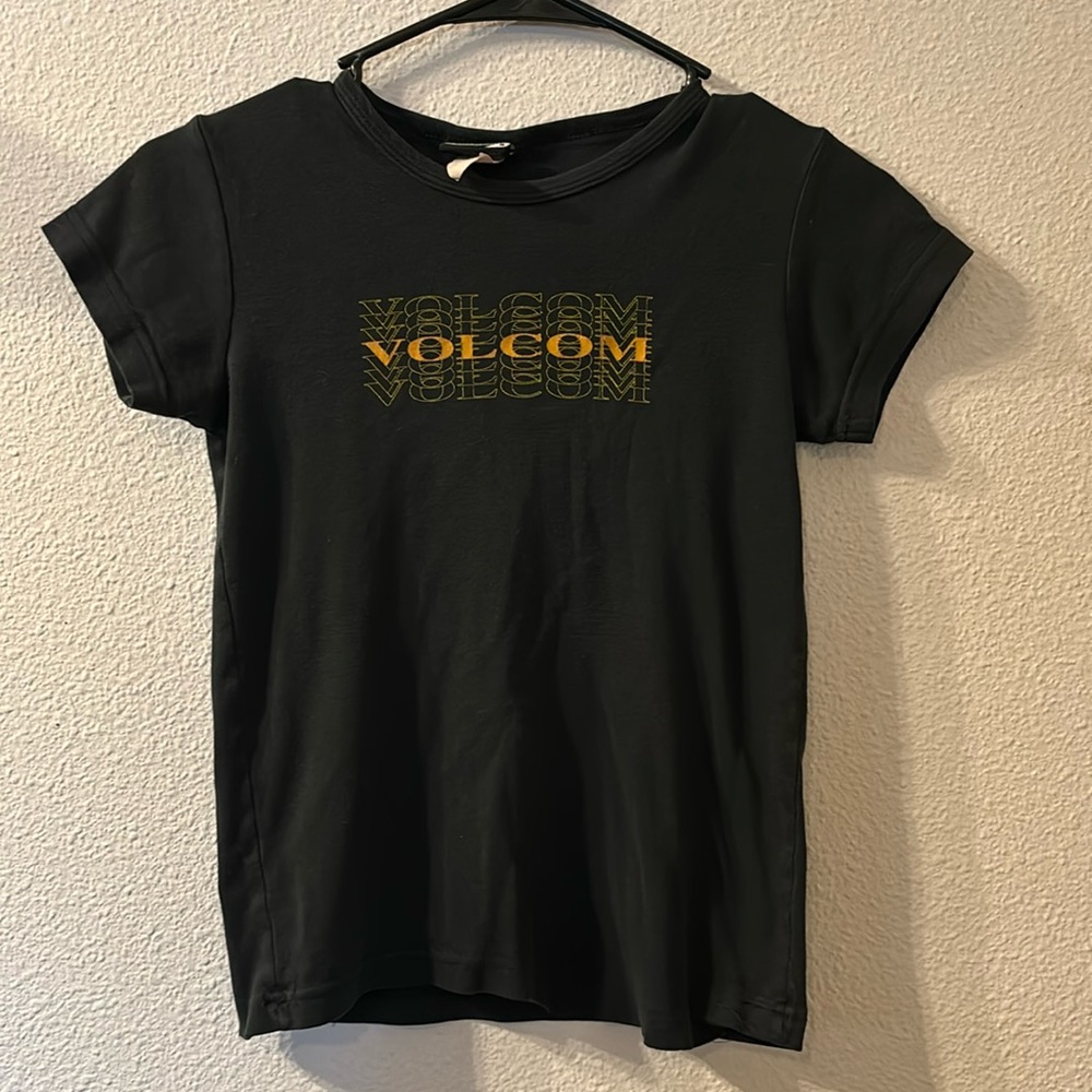Volcom 90s style graphic tee size medium
